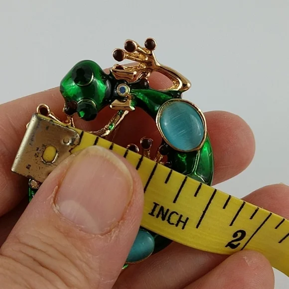 Gecko Lizard Brooch Pin Bow Tie Enamel Whimsical Fun Collectible - Picture 8 of 9